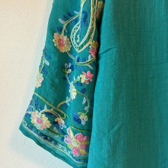 Fig and Flower Embroidered Sleeve Turquoise Flowy Rayon VNeck Lightweight Sz PS - Picture 9 of 15
